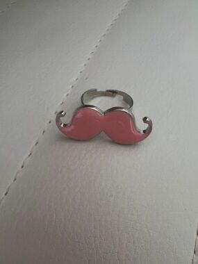 Adjustable moustache ring